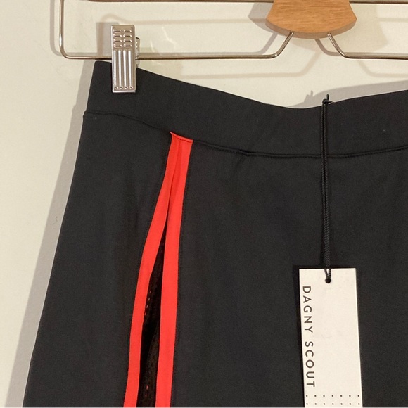 Dagny Scout Mesh Golf Skort - Picture 2 of 7